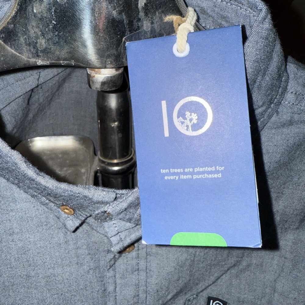 tentree Men's Button-Down Shirt in Charcoal Heather - Picture 4 of 6